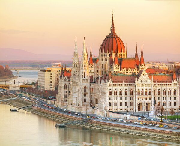hungary-in-pictures-beautiful-places-to-photograph-hungarian-parliament-building